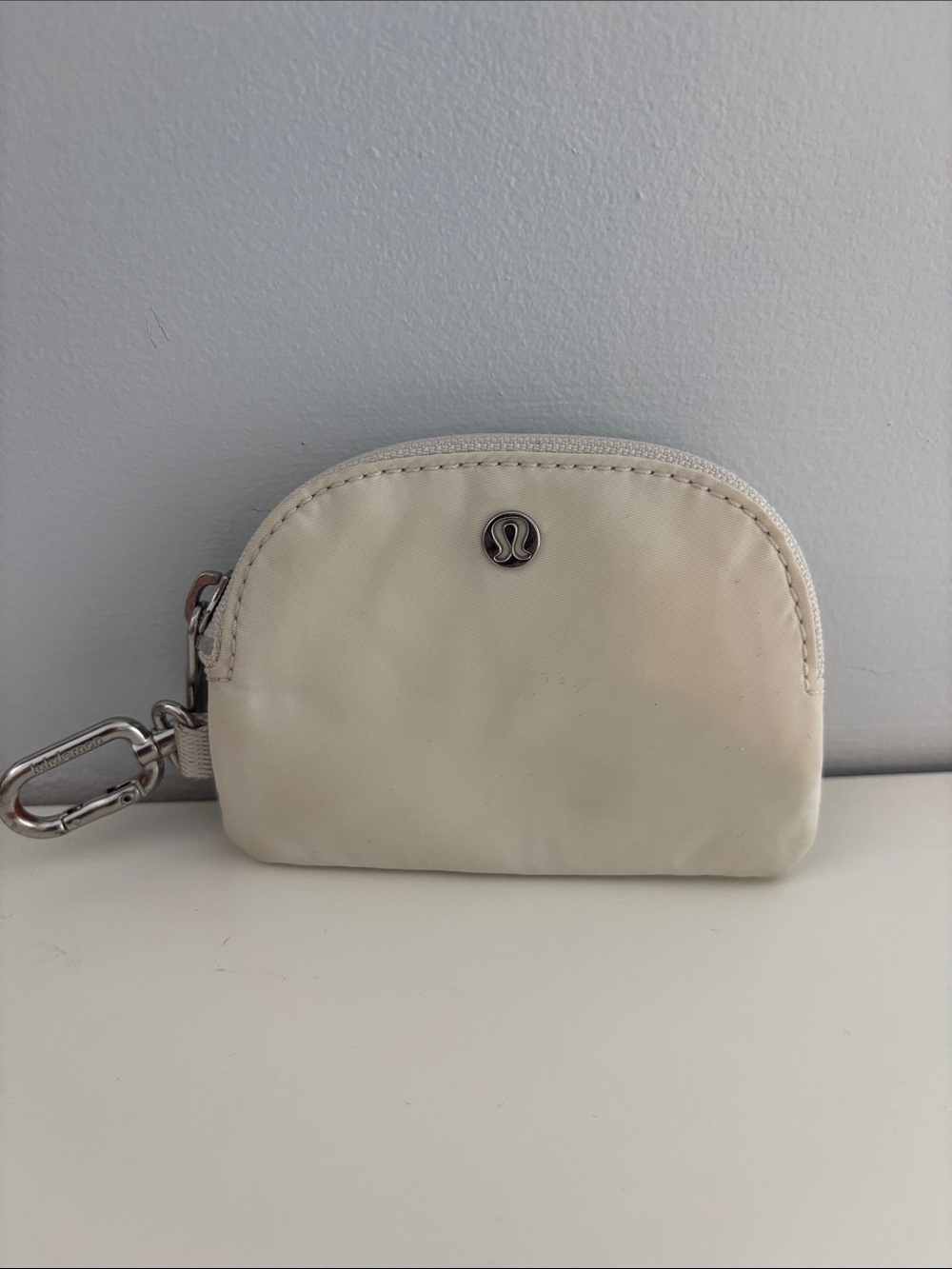 lululemon athletica small cream zip coin pouch with clip